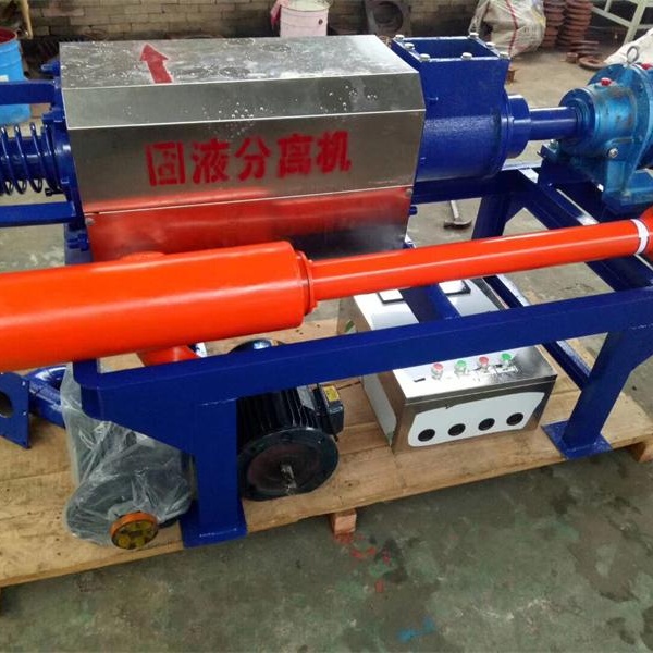 Livestock manure dewatering machine