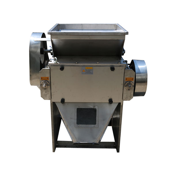 Urea roller crusher