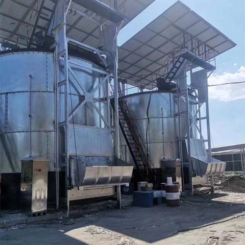 Vertical compost fermentation tank